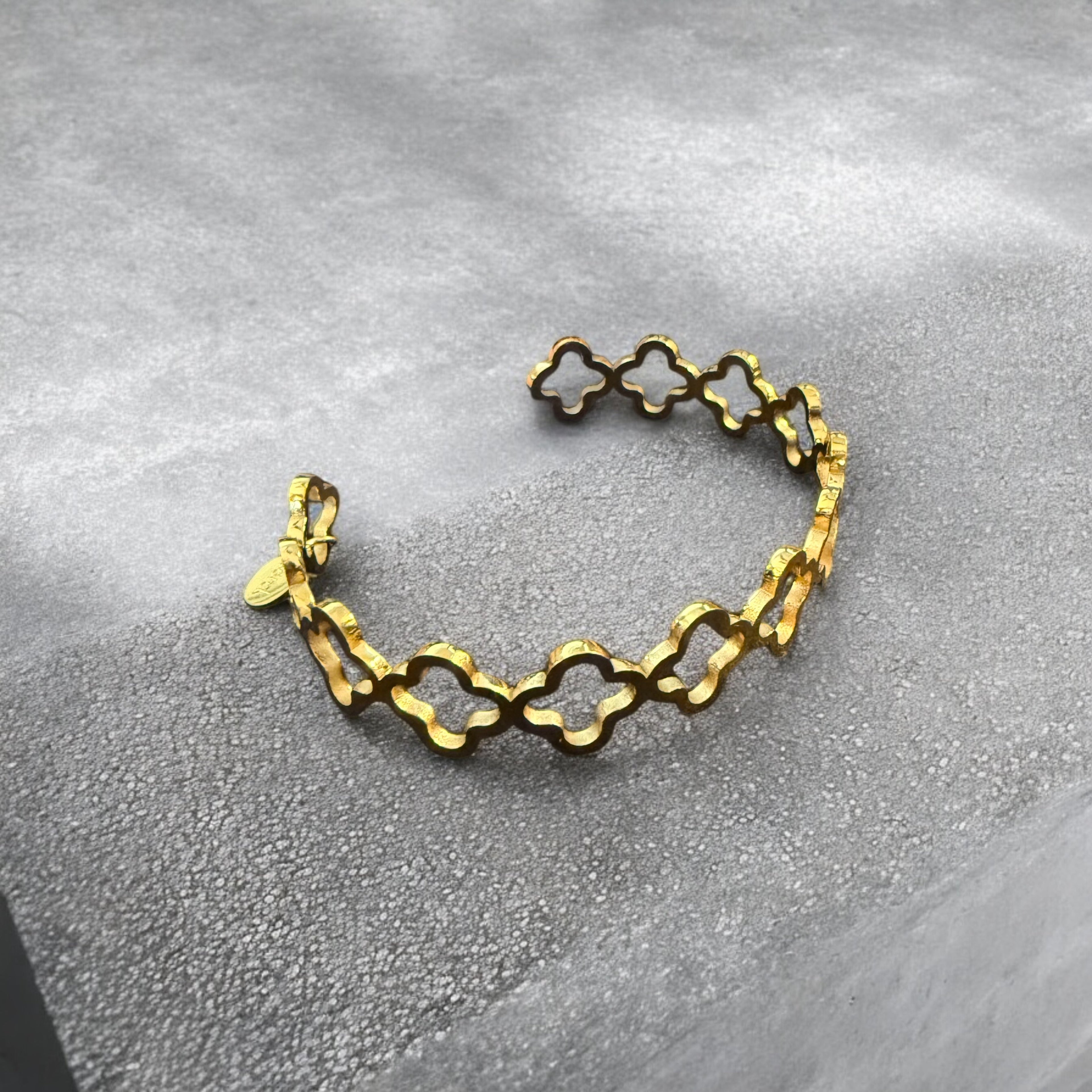 Waterproof Open Clover Open Bangle 18k Gold PVD Plated